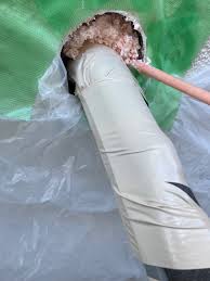 配管とスリーブの間