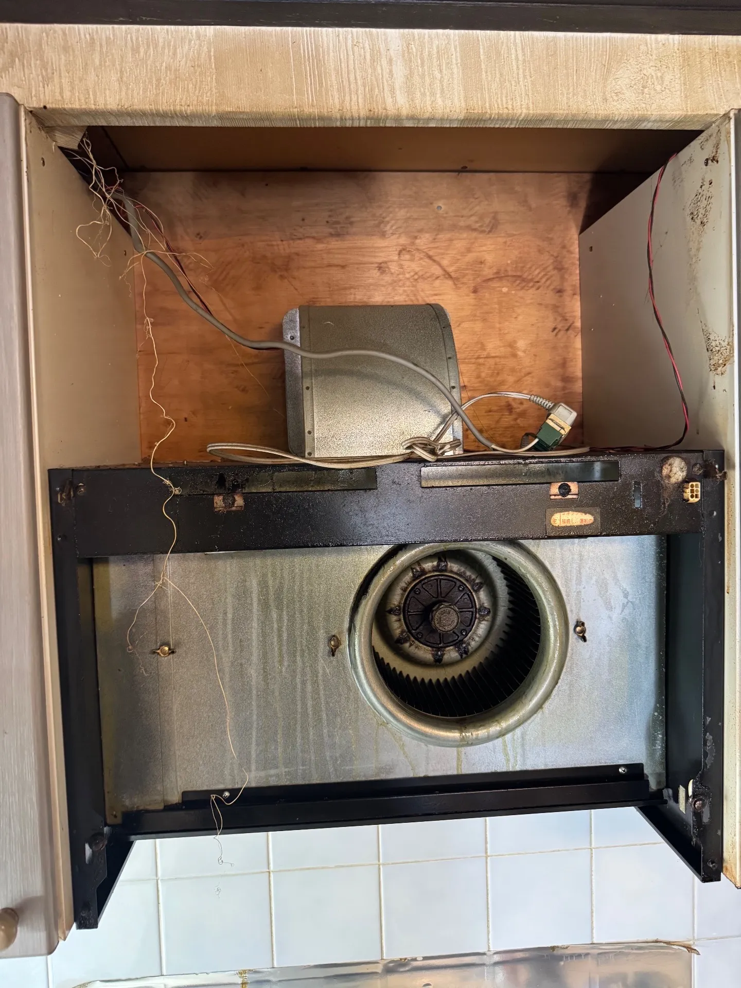 施工前排気ダクト