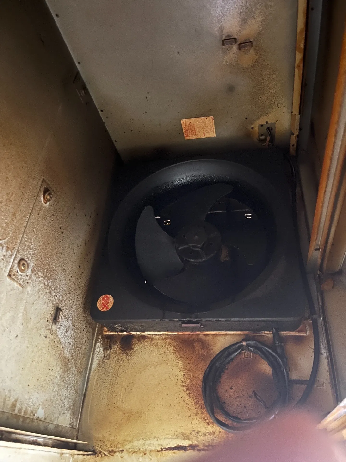 施工前プロペラ換気扇