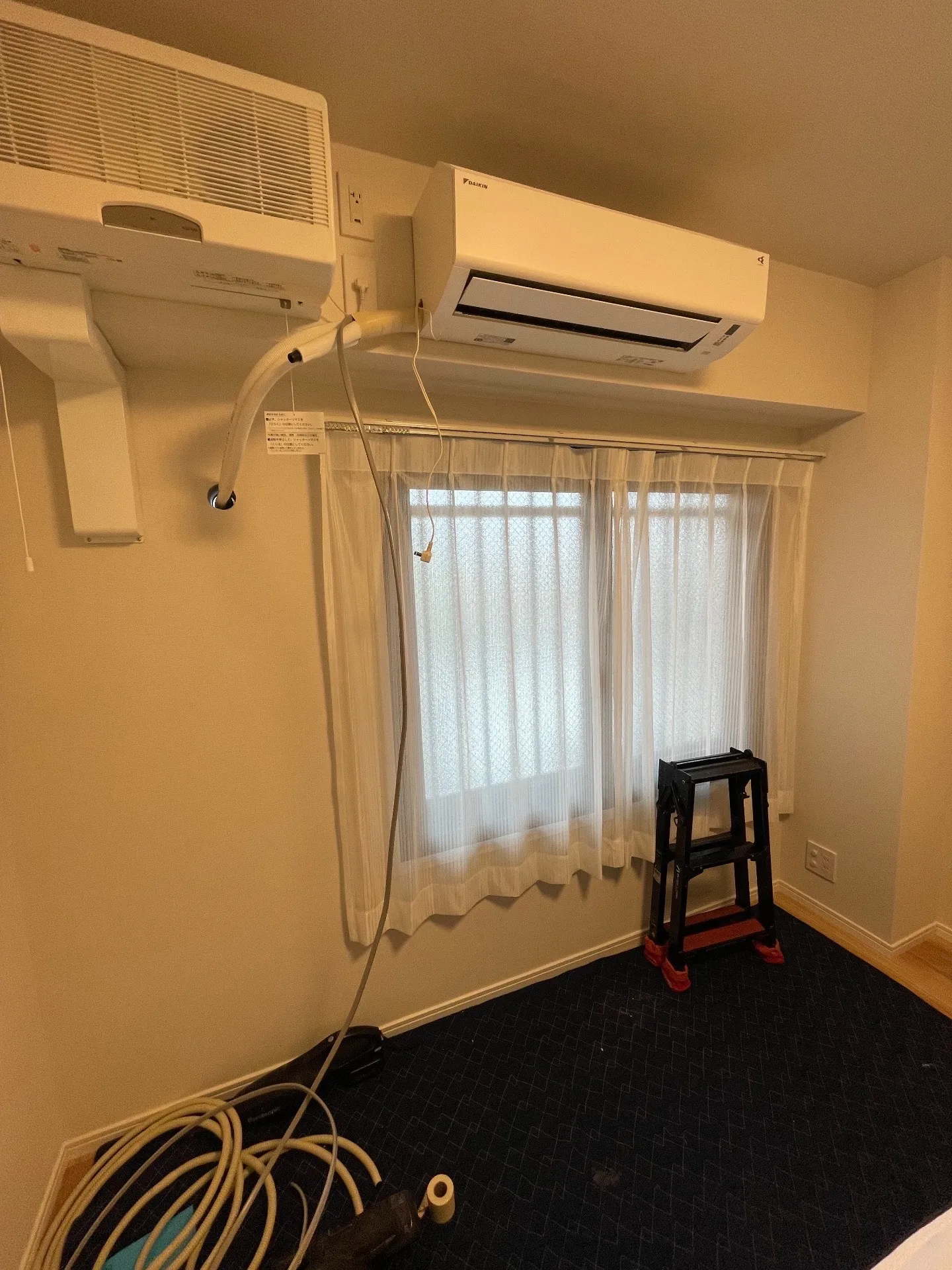 施工背景共用廊下側室内