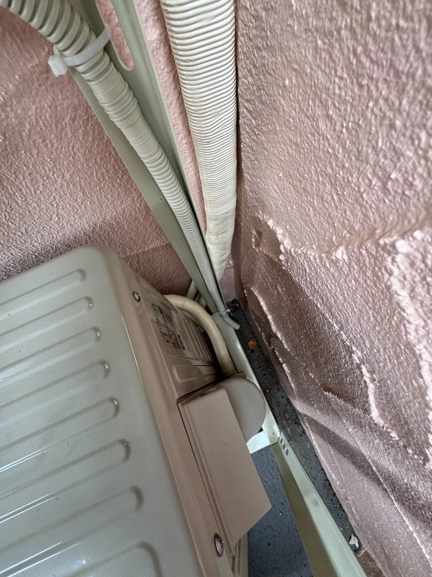 1台目室外機配管接続部