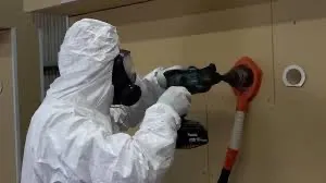 エアコンの穴あけ工事にひそむ「アスベスト」のお話