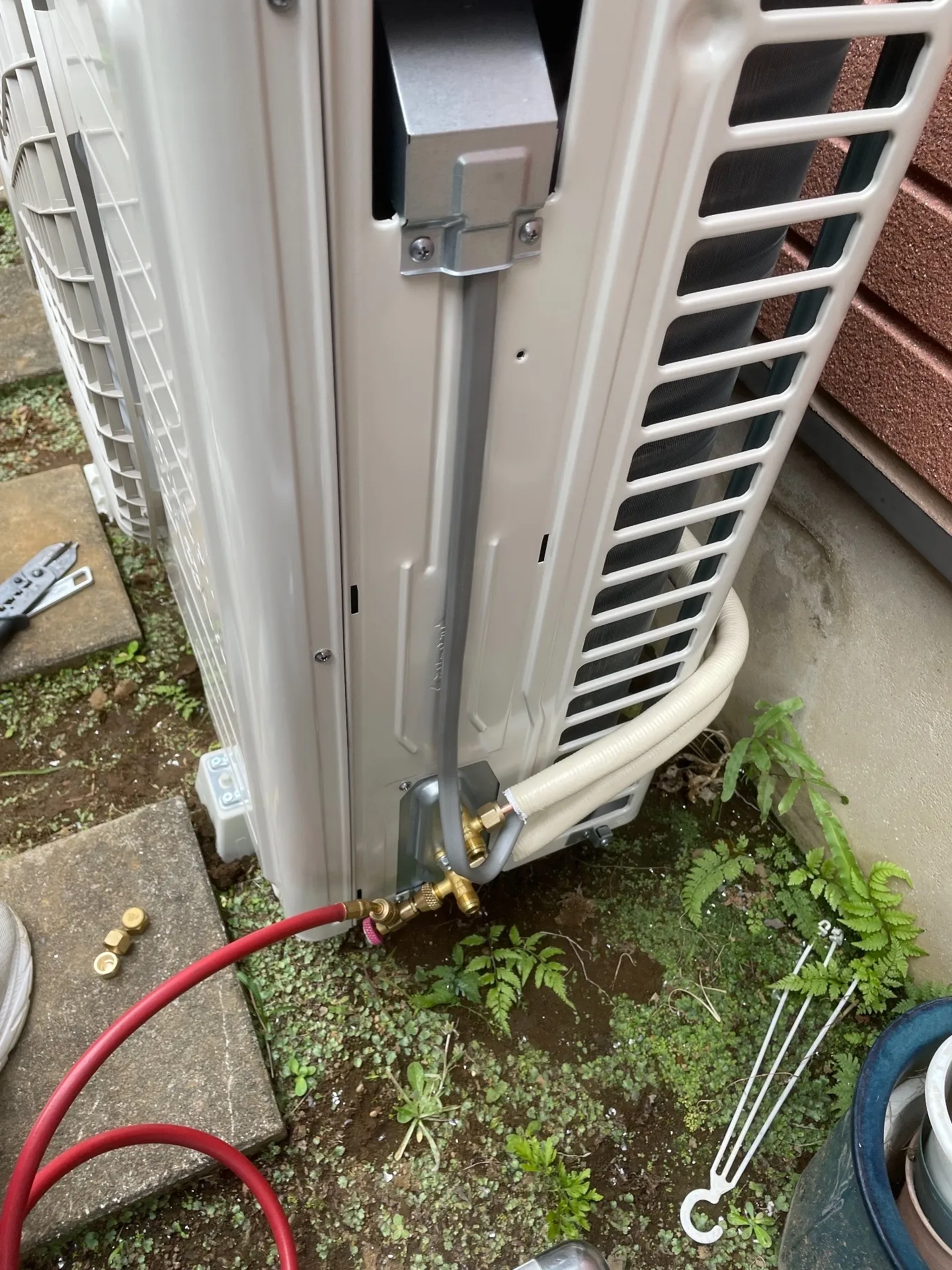 施工後室外機電線