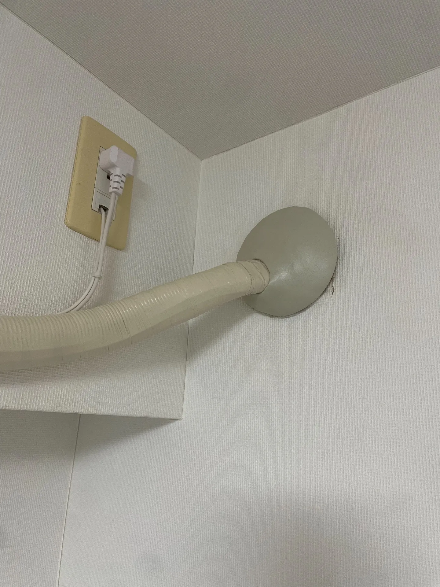 施工後室内貫通部パテ