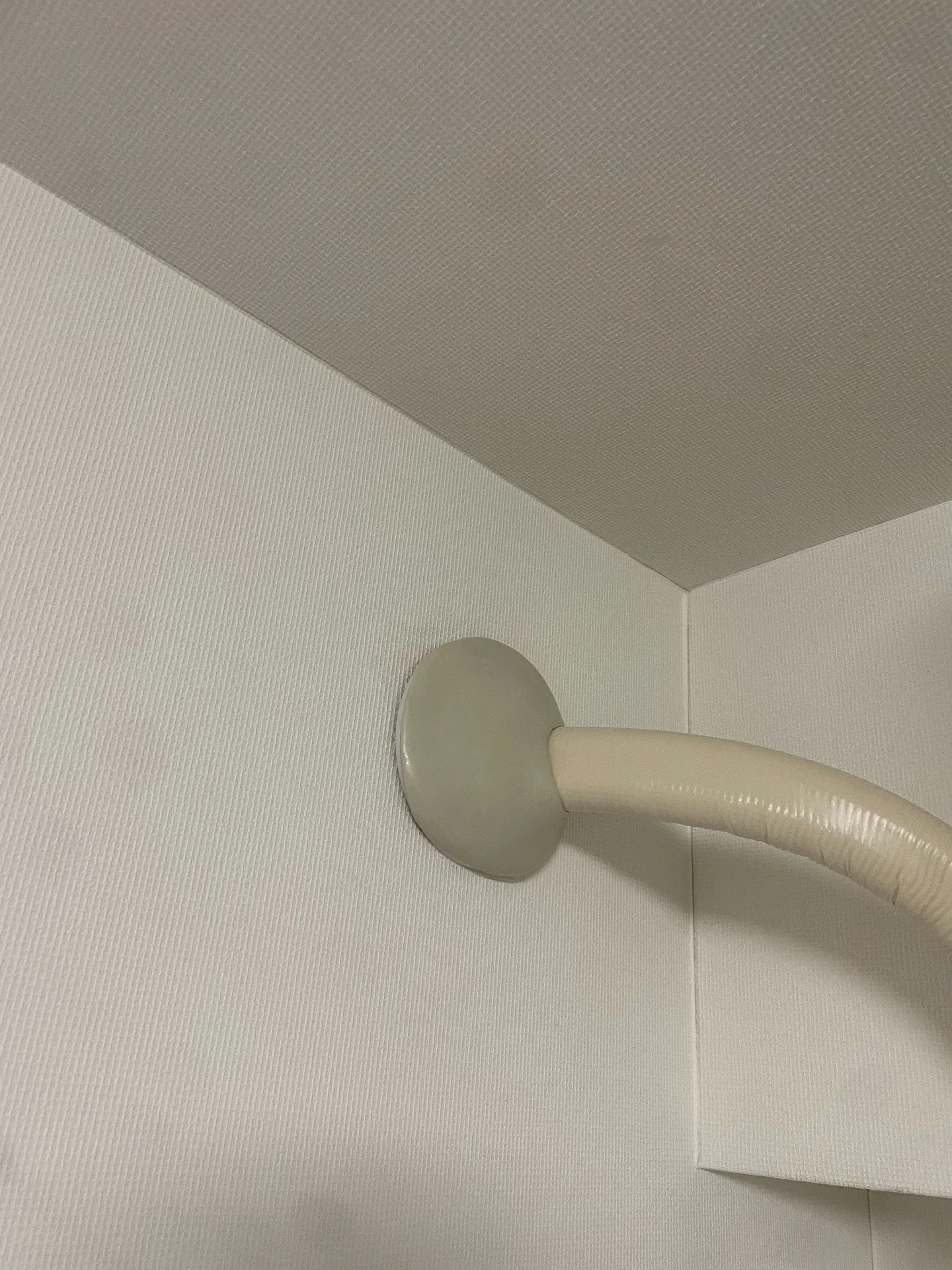 施工後室内貫通部パテ