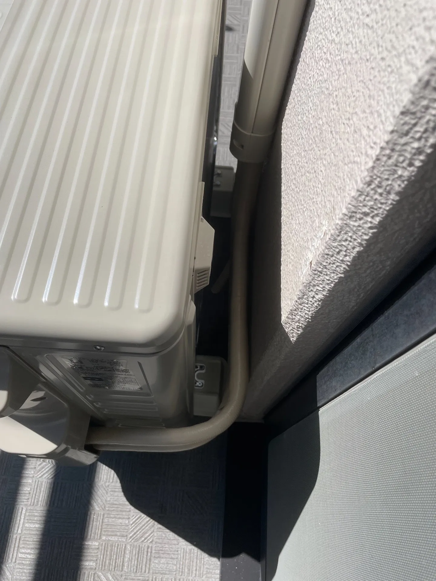 施工後室外機裏配管