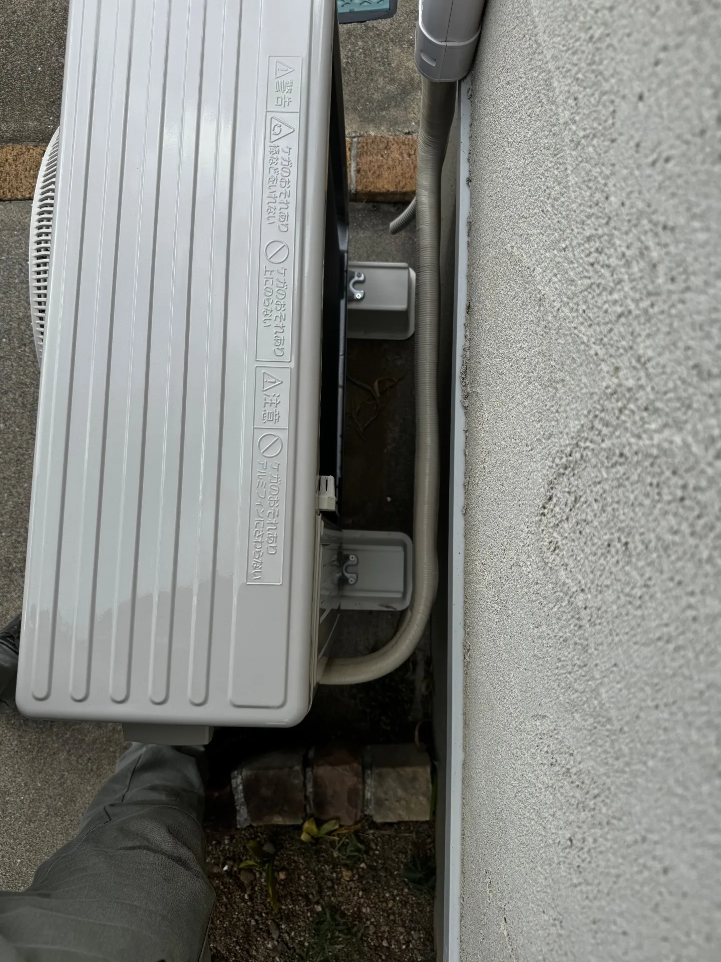 施工後室外機裏配管