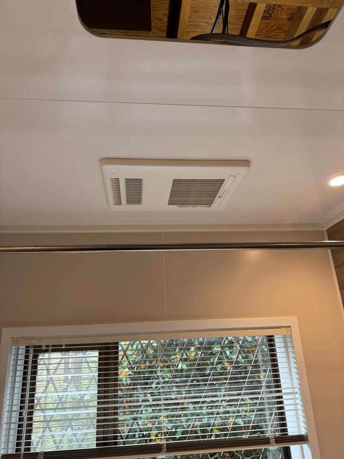 施工前浴室乾燥暖房機