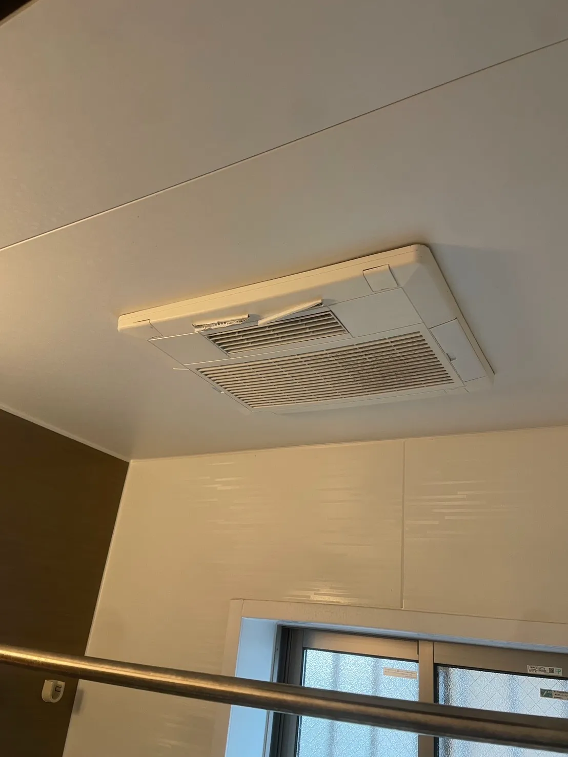 施工前浴室乾燥暖房機