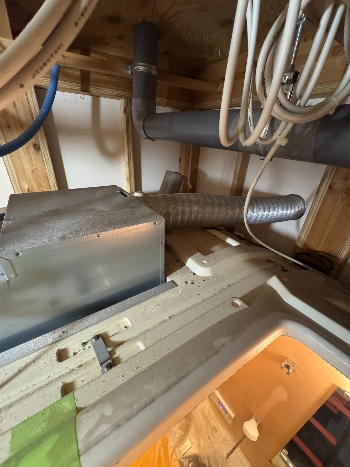 施工前排気ダクト