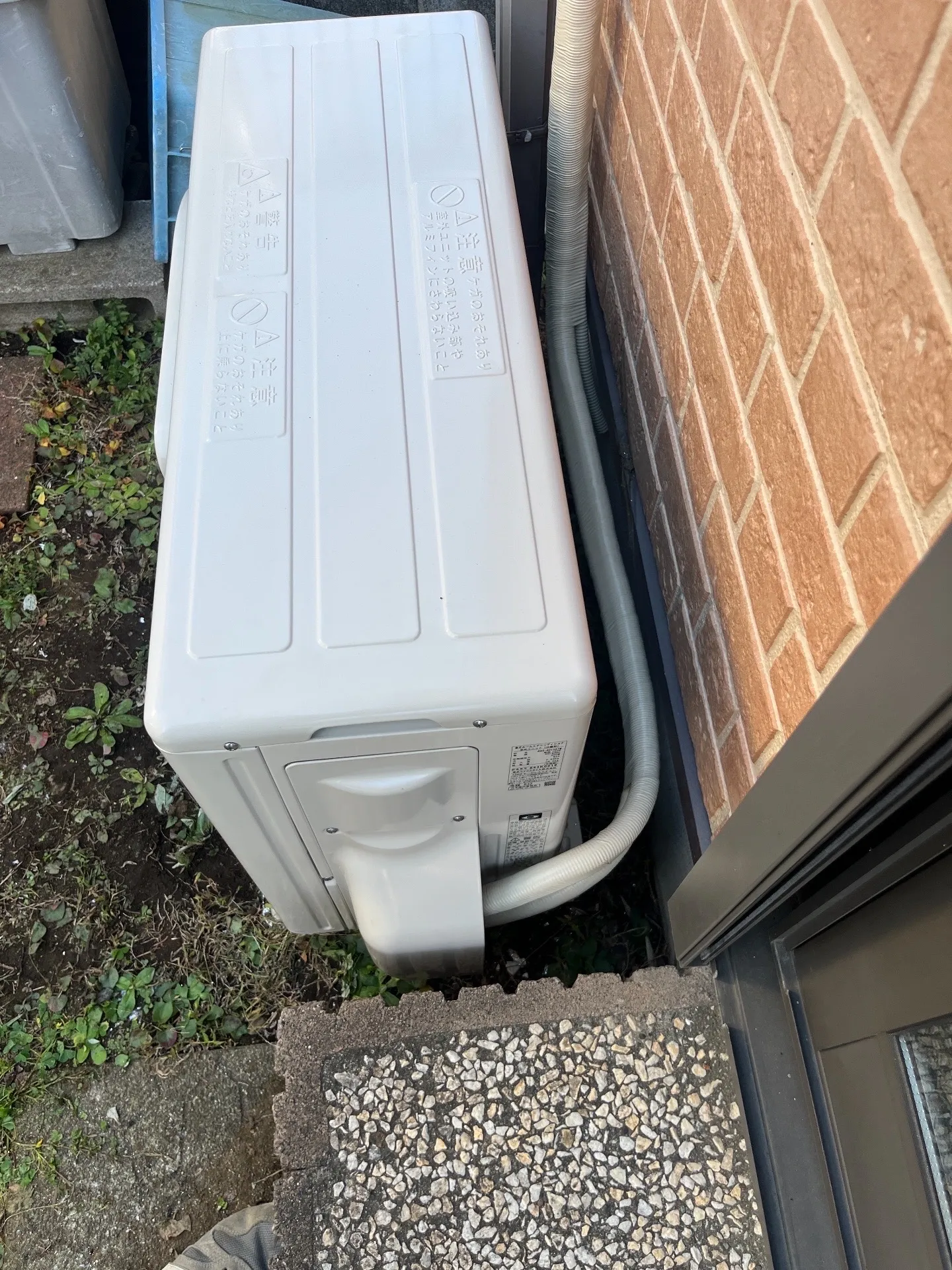 施工後室外機裏配管