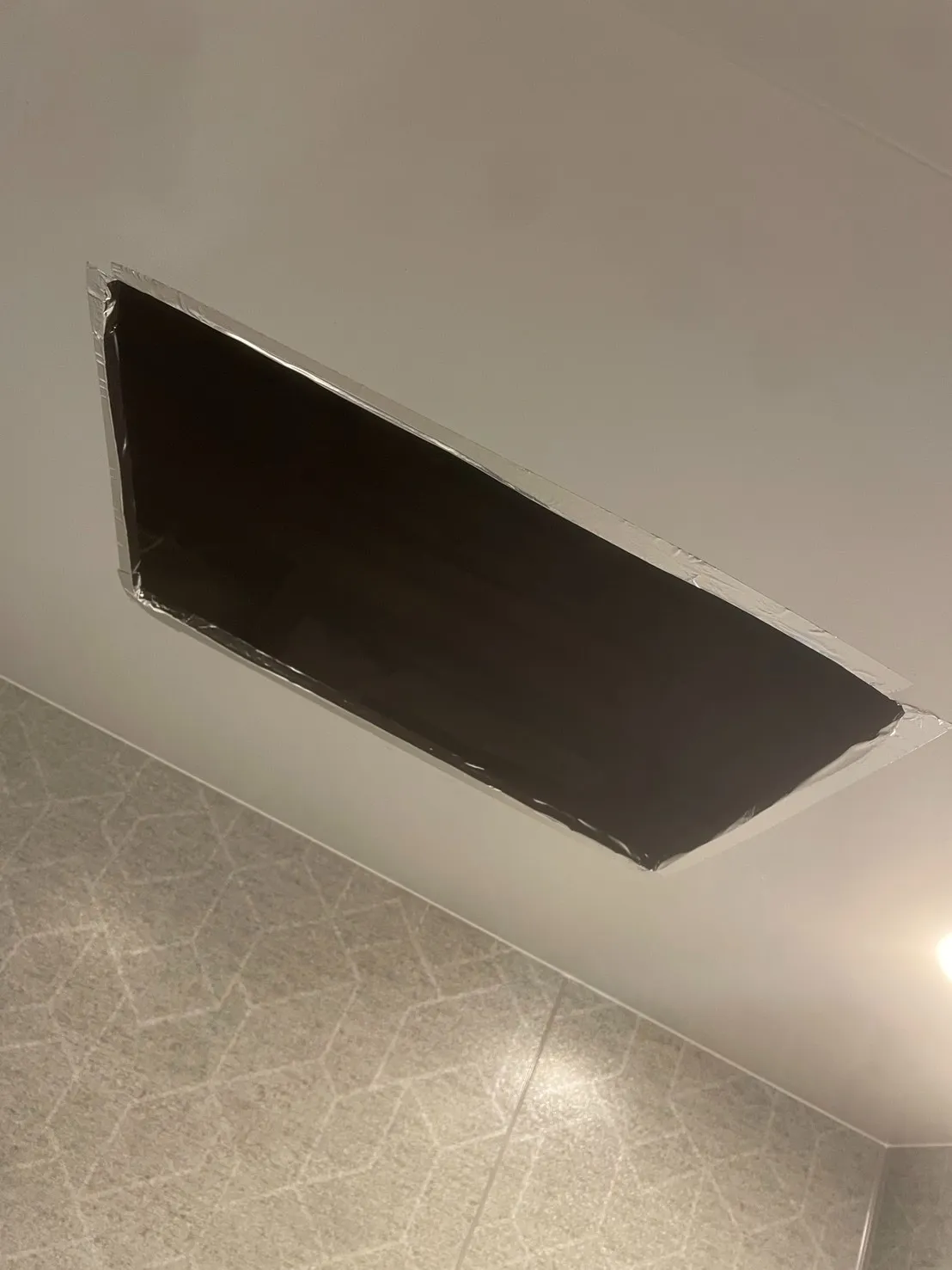 既設換気扇撤去開口部拡張後