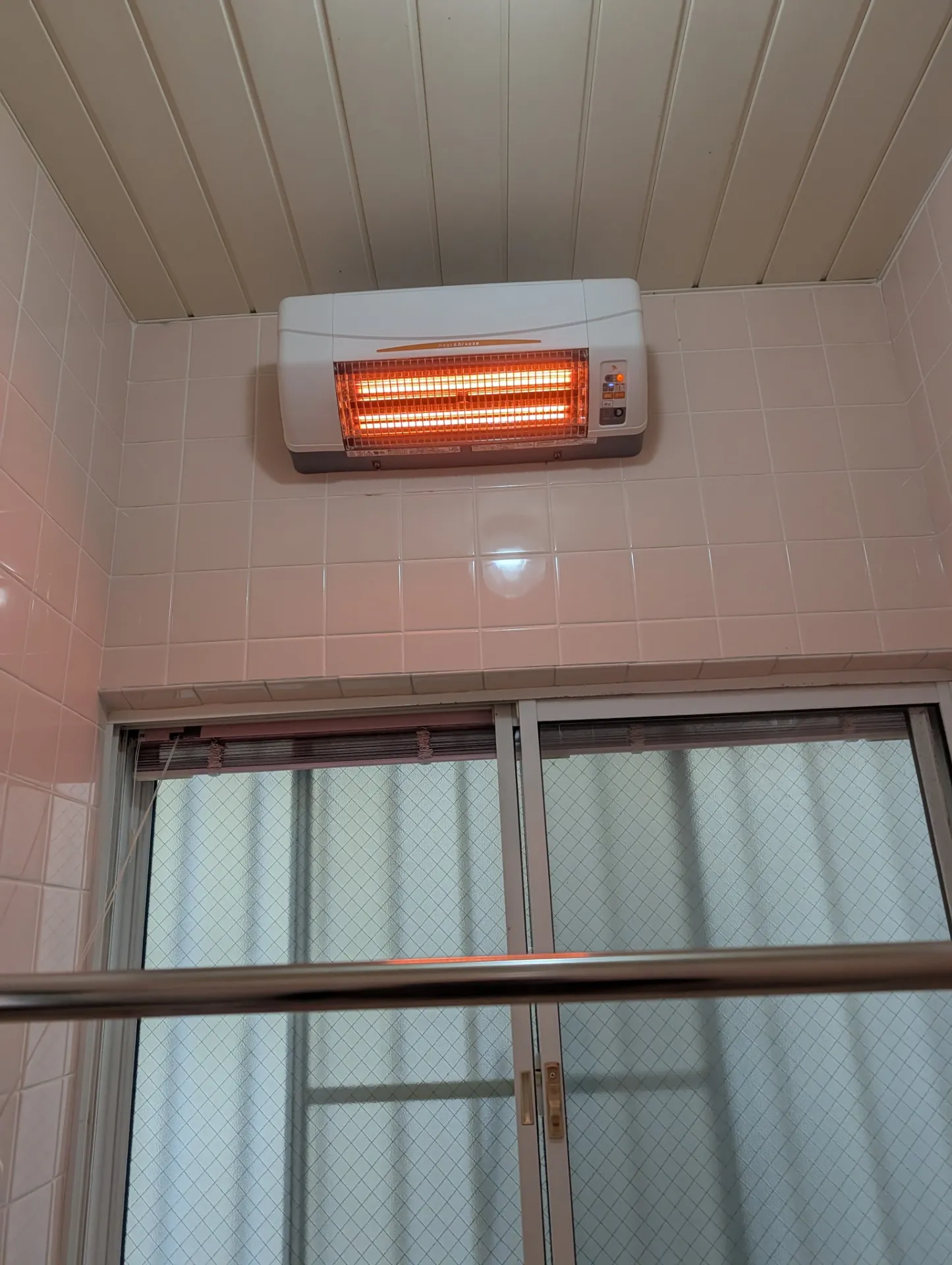 施工前脱衣所暖房機設置場所