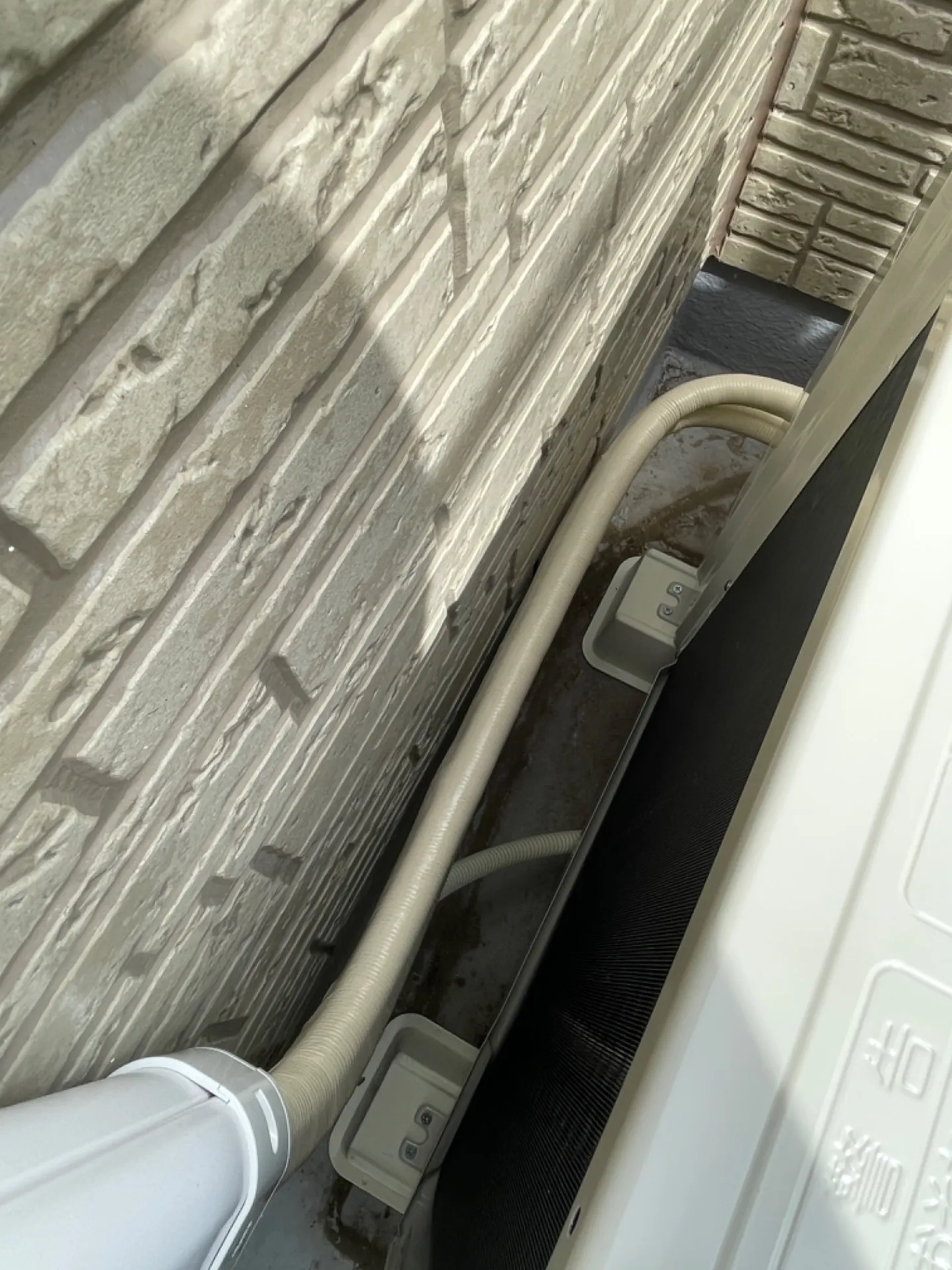 施工後室外機裏配管