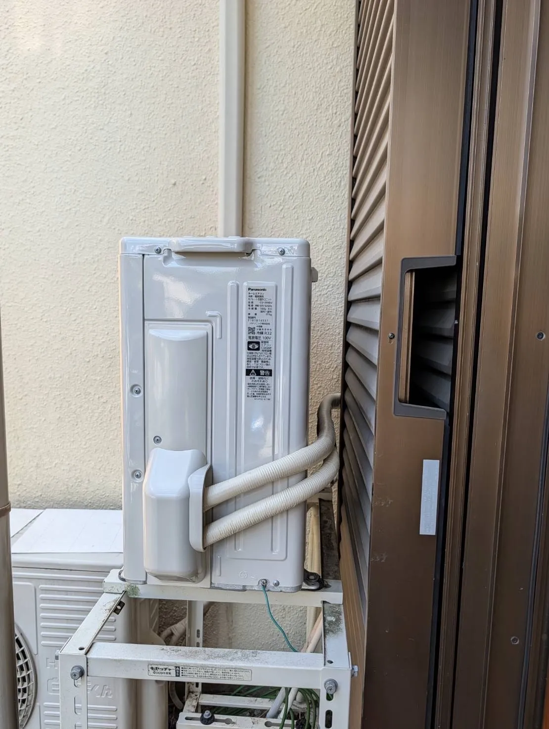 施工後室外機裏配管