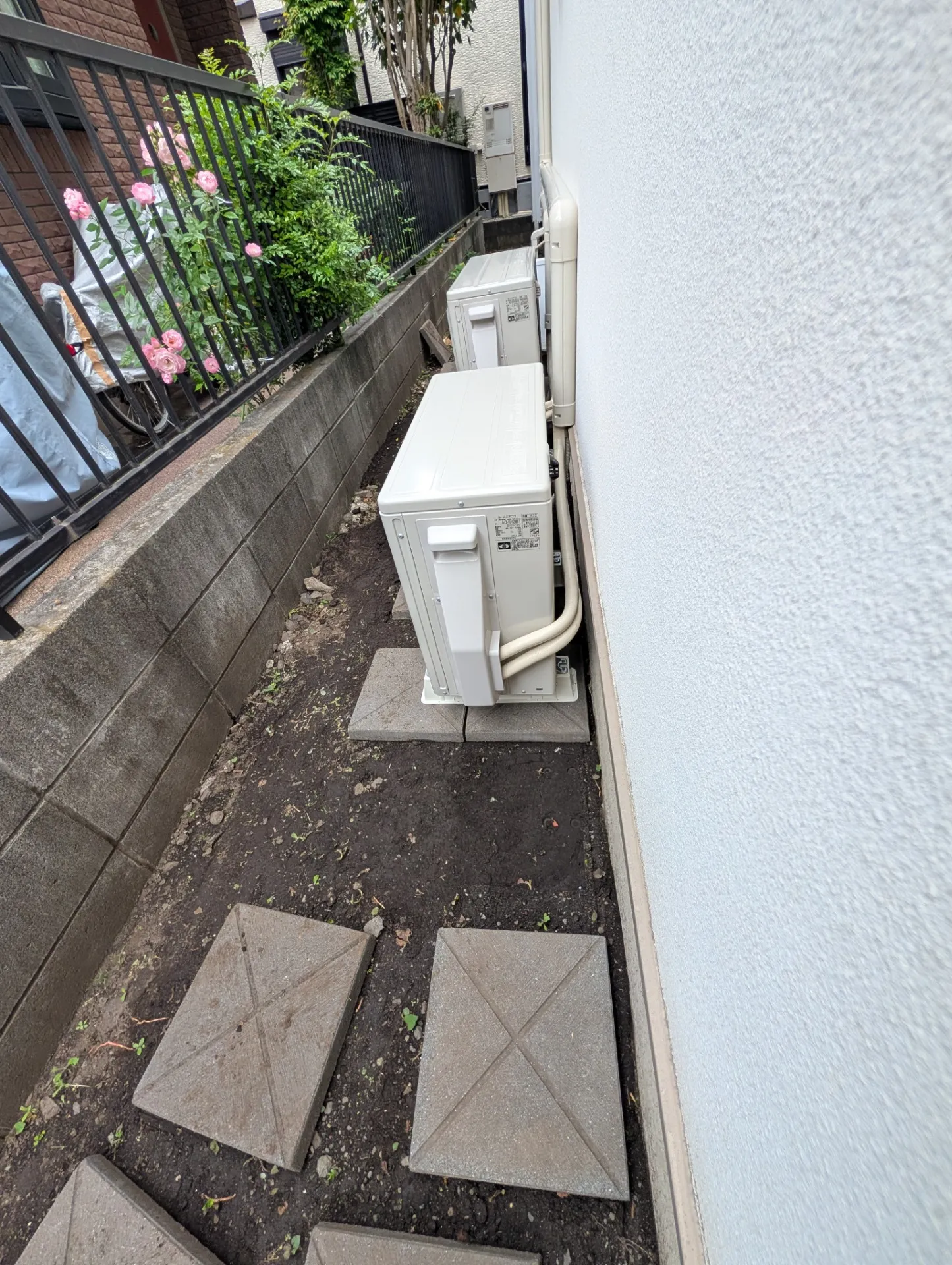 施工後室外機裏配管